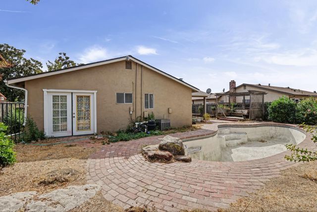 5505 Great Smokey St, Sacramento, CA 95823
