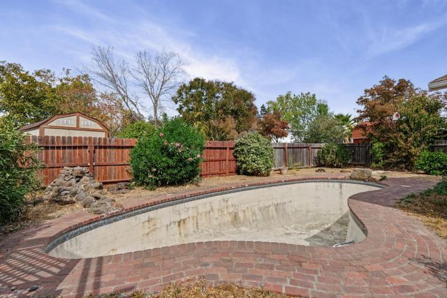 5505 Great Smokey St, Sacramento, CA 95823