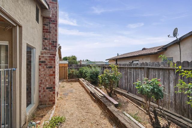 5505 Great Smokey St, Sacramento, CA 95823