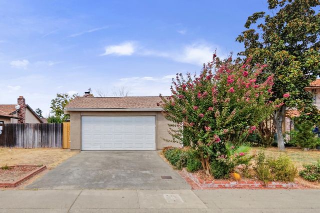 5505 Great Smokey St, Sacramento, CA 95823