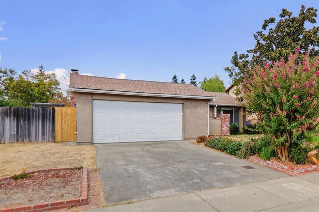 5505 Great Smokey St, Sacramento, CA 95823