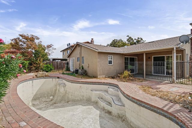 5505 Great Smokey St, Sacramento, CA 95823