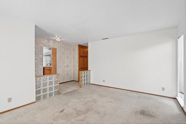 5505 Great Smokey St, Sacramento, CA 95823