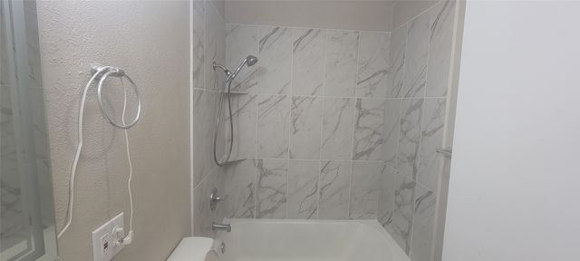 716 N Cummings Drive, Alvarado, TX 76009