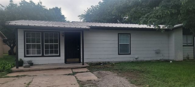716 N Cummings Drive, Alvarado, TX 76009