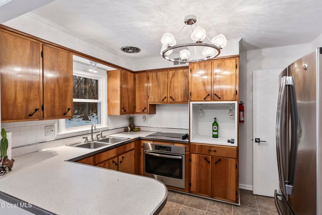 15 Maywood Drive, Glenville, NY 12302