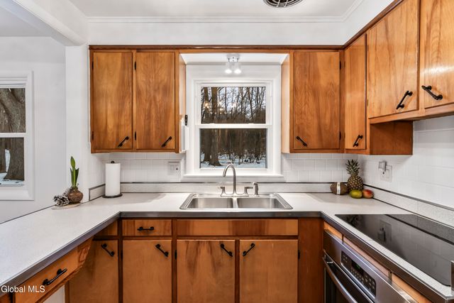 15 Maywood Drive, Glenville, NY 12302