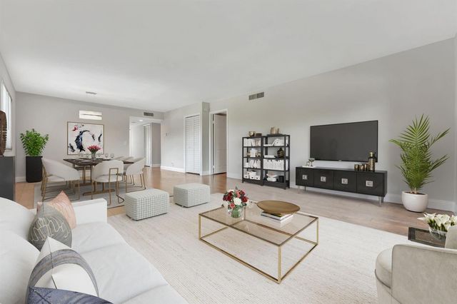 334 Lakeview Drive 204, Weston, FL 33326