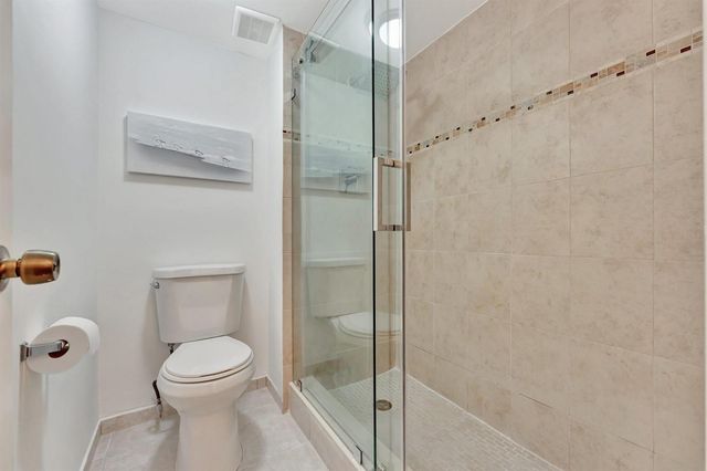 334 Lakeview Drive 204, Weston, FL 33326