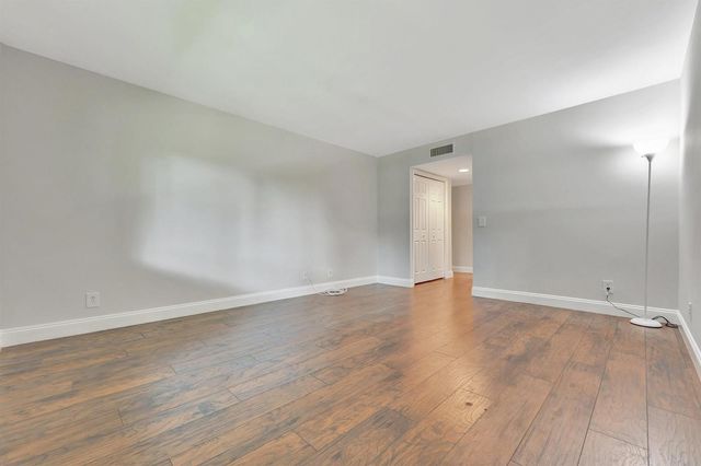 334 Lakeview Drive 204, Weston, FL 33326