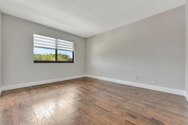 334 Lakeview Drive 204, Weston, FL 33326