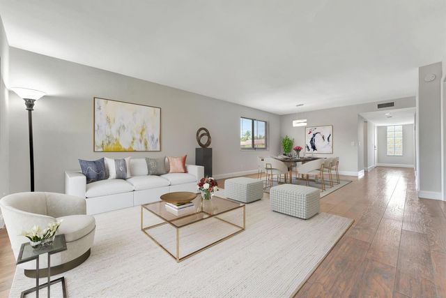 334 Lakeview Drive 204, Weston, FL 33326
