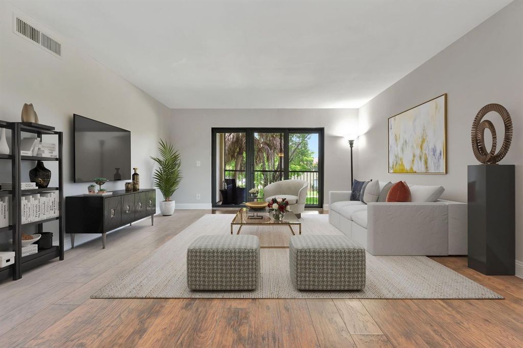 334 Lakeview Drive 204, Weston, FL 33326