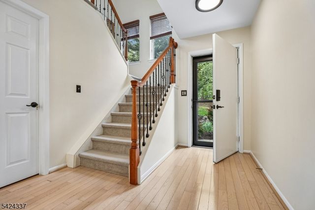 106 Stephanie Dr, North Caldwell Boro, NJ 07006