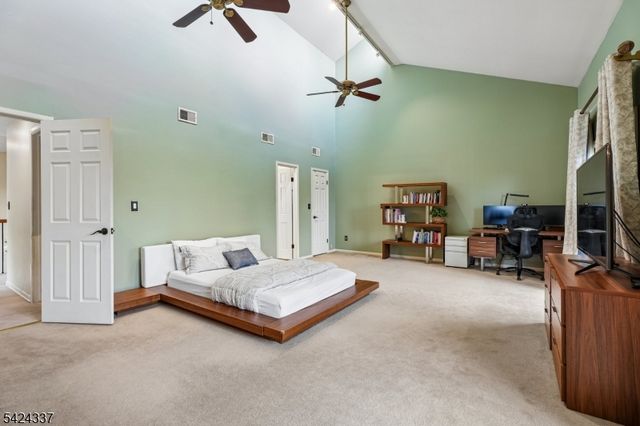 106 Stephanie Dr, North Caldwell Boro, NJ 07006