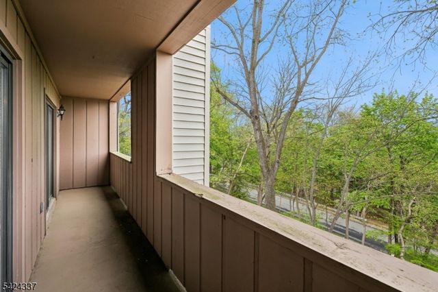 106 Stephanie Dr, North Caldwell Boro, NJ 07006