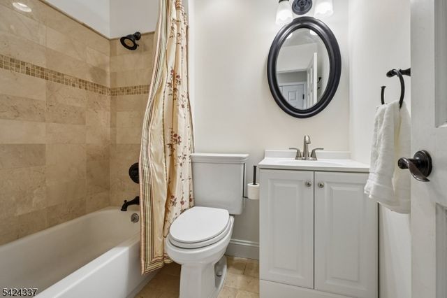 106 Stephanie Dr, North Caldwell Boro, NJ 07006