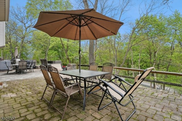 106 Stephanie Dr, North Caldwell Boro, NJ 07006