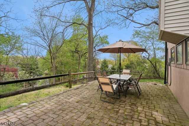 106 Stephanie Dr, North Caldwell Boro, NJ 07006