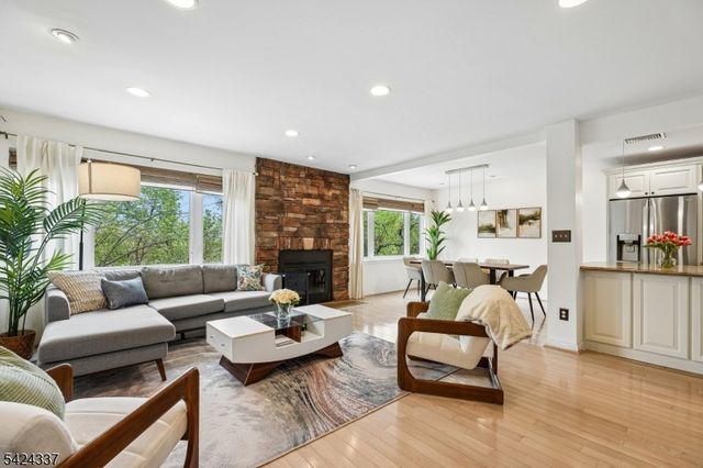 106 Stephanie Dr, North Caldwell Boro, NJ 07006