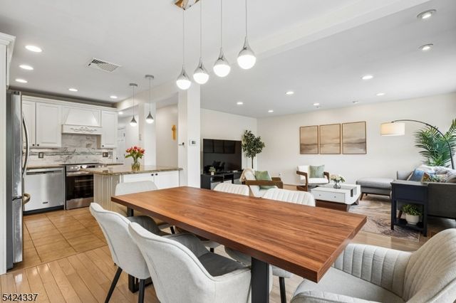 106 Stephanie Dr, North Caldwell Boro, NJ 07006