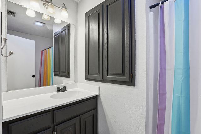 4041 Country Meadows Circle, Granbury, TX 76049