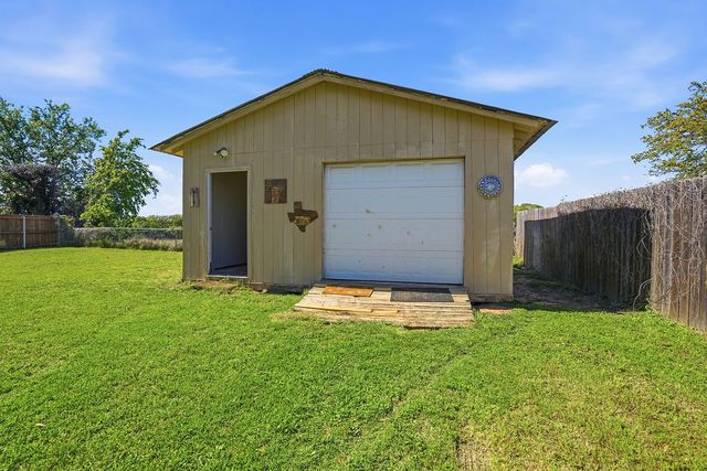 4041 Country Meadows Circle, Granbury, TX 76049
