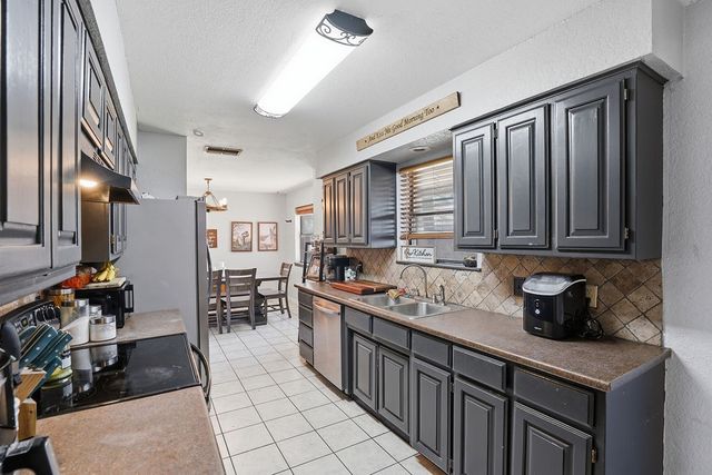 4041 Country Meadows Circle, Granbury, TX 76049
