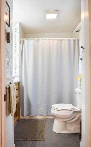 22 Harris St, Clinton, MA 01510