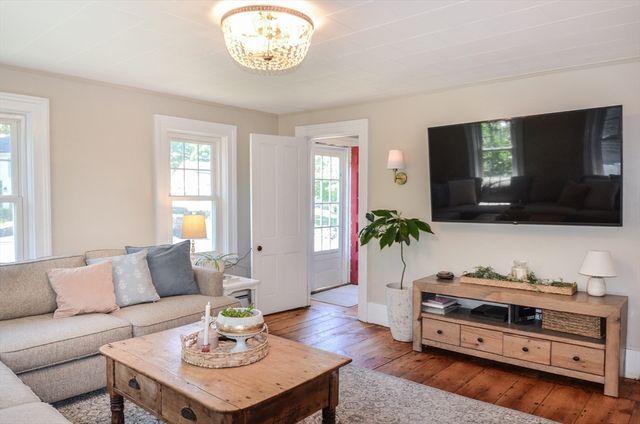 22 Harris St, Clinton, MA 01510
