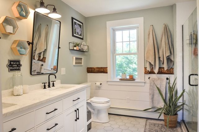 22 Harris St, Clinton, MA 01510