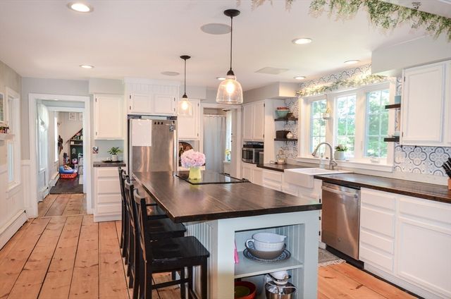 22 Harris St, Clinton, MA 01510