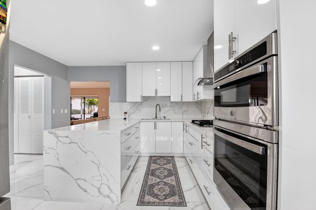 6306 White Sabal Palm Lane, Greenacres, FL 33463