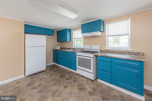 18 MAIN ST, Pennsville, NJ 08070