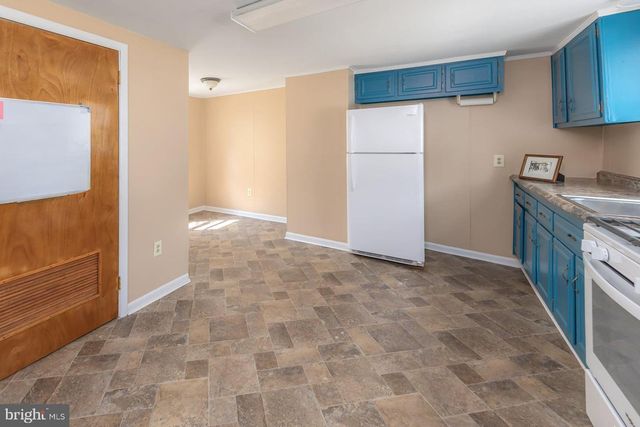 18 MAIN ST, Pennsville, NJ 08070