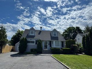 277 Jackson Avenue, Syosset, NY 11791