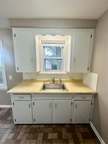 22058 Lambrecht Avenue, Eastpointe, MI 48021