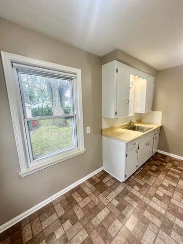 22058 Lambrecht Avenue, Eastpointe, MI 48021