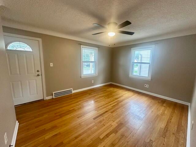 22058 Lambrecht Avenue, Eastpointe, MI 48021