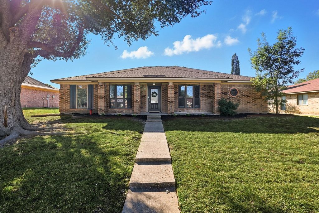 1012 Summertree Circle, Plano, TX 75025
