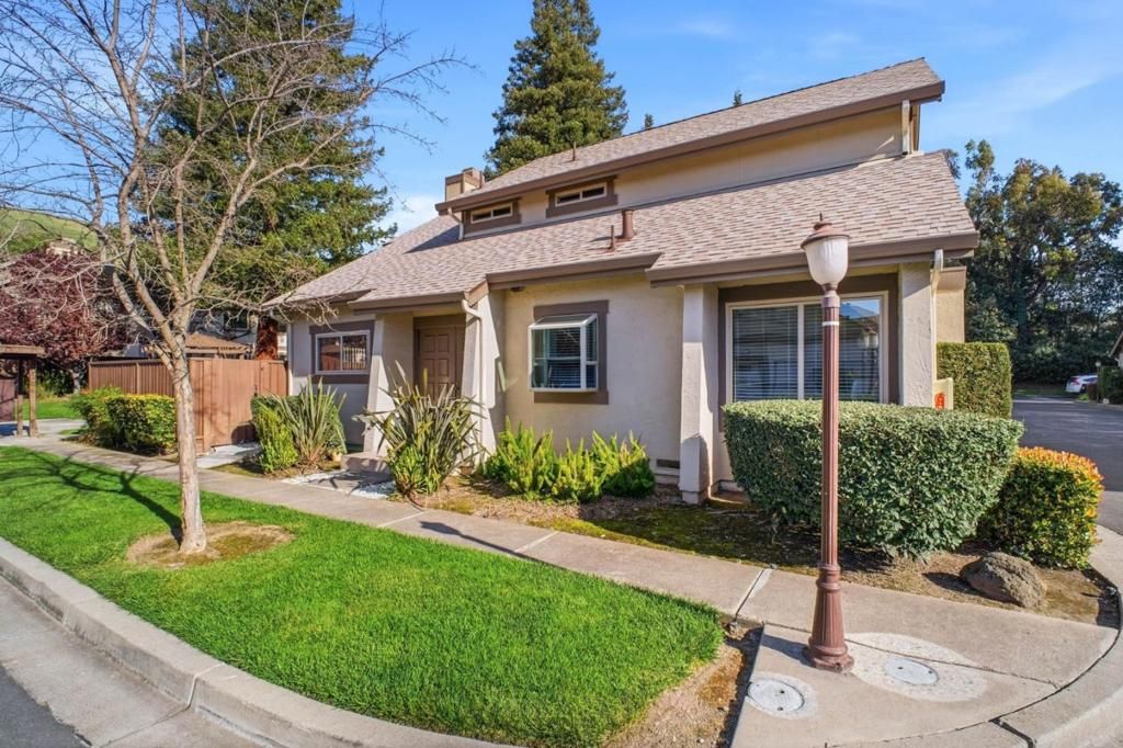 Image 2 of property listing at 36004 Vallee Terrace, Fremont, CA 94536