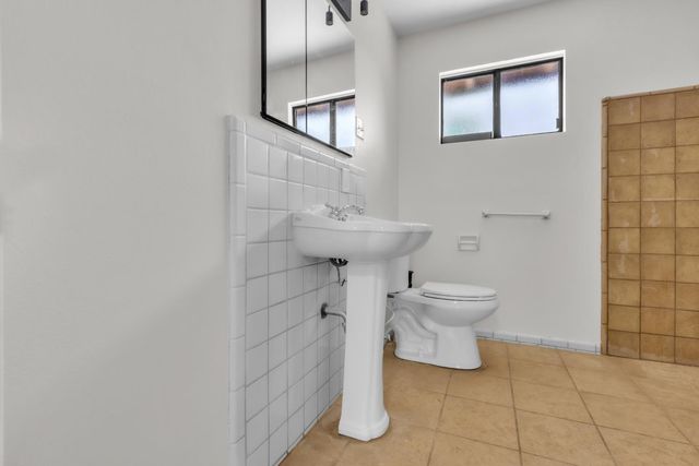 5900 64th St, Sacramento, CA 95824