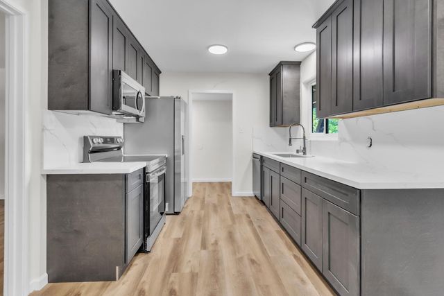 5900 64th St, Sacramento, CA 95824
