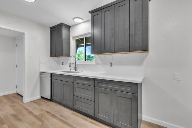 5900 64th St, Sacramento, CA 95824