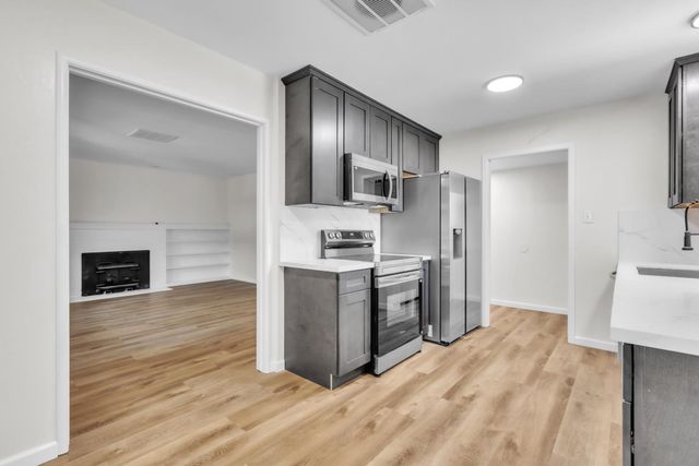 5900 64th St, Sacramento, CA 95824