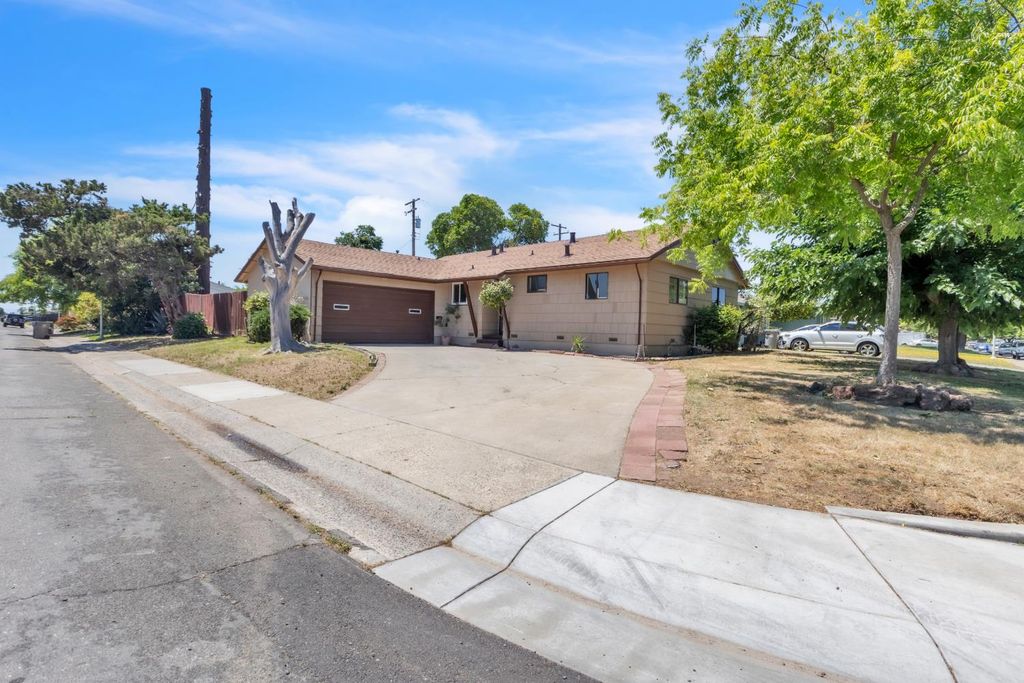 5900 64th St, Sacramento, CA 95824