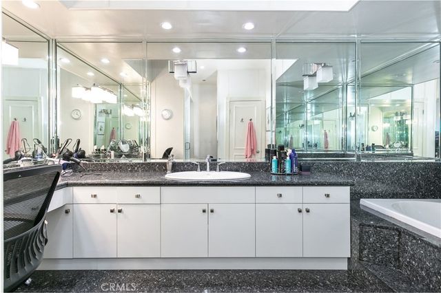 9000 Cynthia St 306, West Hollywood, CA 90069