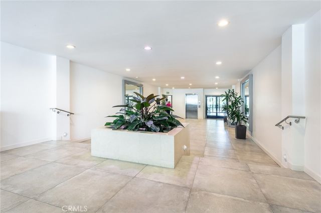 9000 Cynthia St 306, West Hollywood, CA 90069