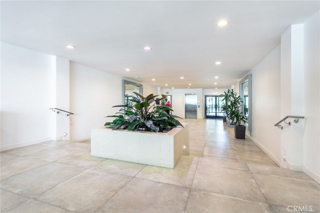 9000 Cynthia St 306, West Hollywood, CA 90069 — photo 2