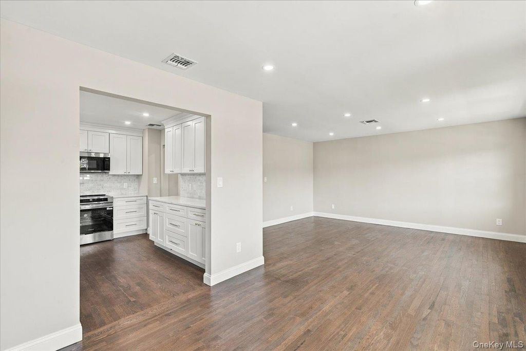 9 John Street, Bethpage, NY 11714 — photo 5